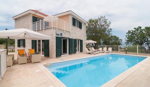 Villa with Sea View