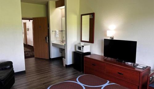 Queen Room - Non-Smoking