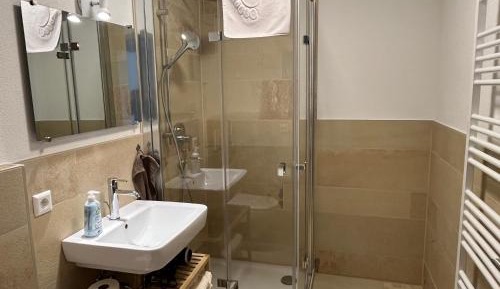 Twin Room with Shower