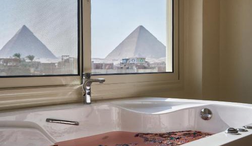 Queen Suite with Spa Bath