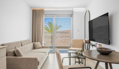 One-Bedroom Apartment with Balcony