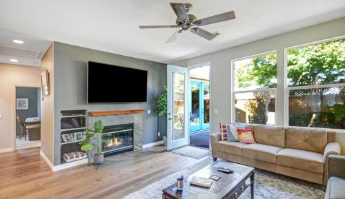 Three-Bedroom Holiday Home 