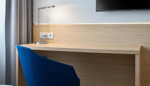 Standard King Room with Street View