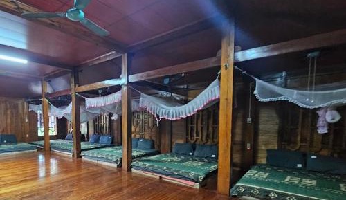 10-Bed Mixed Dormitory Room