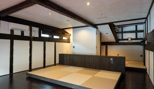 Apartment with Mountain View