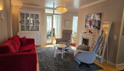 Three-Bedroom Premium Apartment with Resort View
