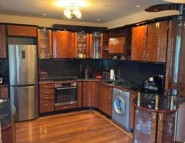 Two-Bedroom Apartment with Mountain View