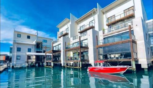 Apartment with Lake View