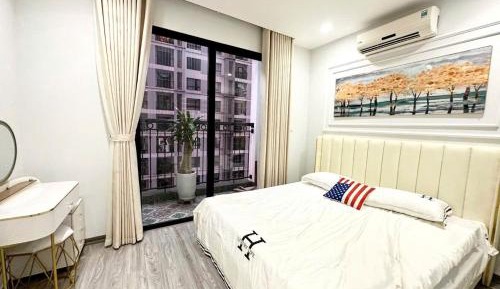 One-Bedroom Apartment with Balcony