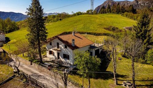 Three-Bedroom Apartment with Mountain View