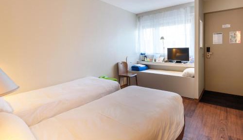 2 Single Beds  One Junior Bed (Up To One0 Years) - Room Next Generation
