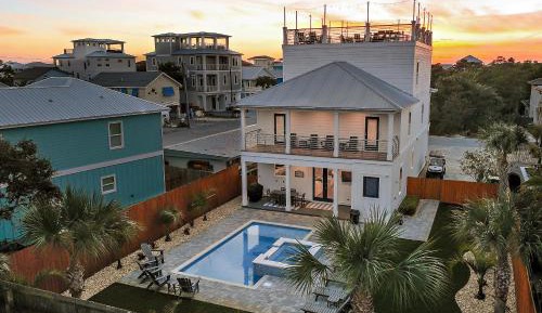 Eight-Bedroom Holiday Home