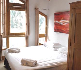 Double/Twin Bedroom with Shared Bathroom