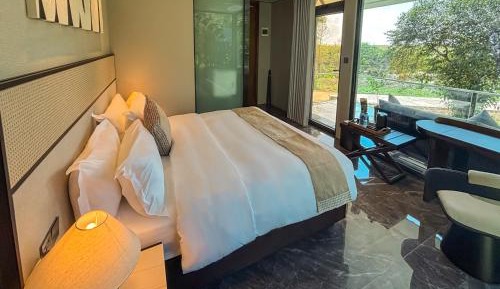 Deluxe Double Room with Park View and Balcony