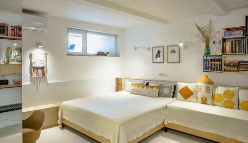 One-Bedroom Apartment with Garden