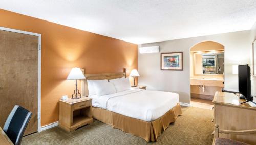 King Room - Interior Facing