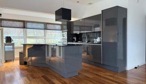 Three-Bedroom Deluxe Apartment