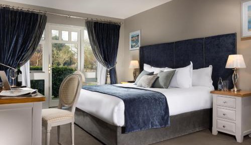 Deluxe Lodge Bedroom
