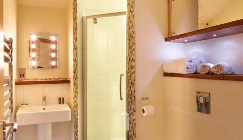 Golden Oak Cabin (pet-friendly)