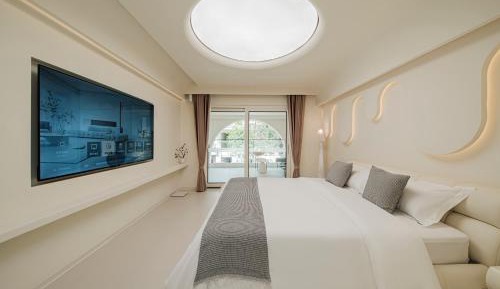 Deluxe Double Room with Bath