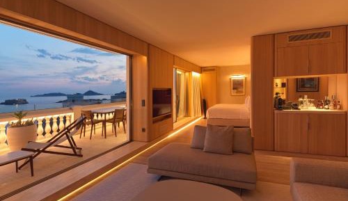 Two-Bedroom Apartment with Terrace and Sea View