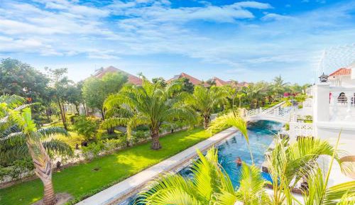 Double or Twin Room with Pool View