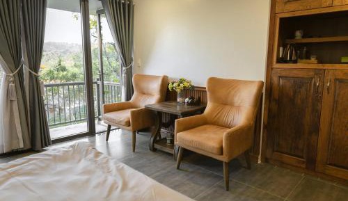 Deluxe Room (2 Adults + 1 Child)