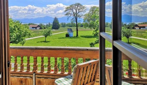 Apartment with Lake View