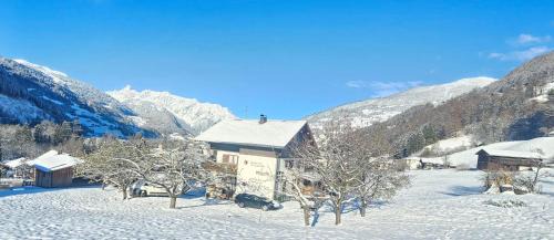 Apartment with Shower