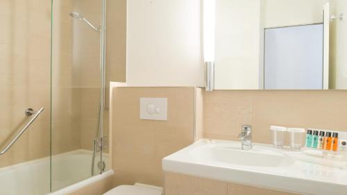 Standard Room with Two Single Beds