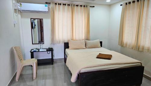 Deluxe Room (2 Adults + 1 Child)