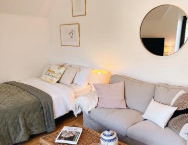 One-Bedroom Apartment - Non-Smoking