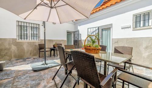 Three-Bedroom Deluxe Apartment