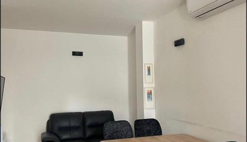 Deluxe One-Bedroom Apartment