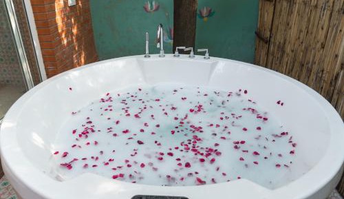 Garden Suite, 1 King bedroom, Private Jacuzzi