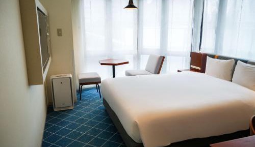 Corner Double Room - Non-Smoking