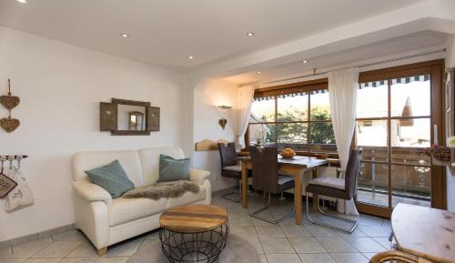 Apartment with Mountain View