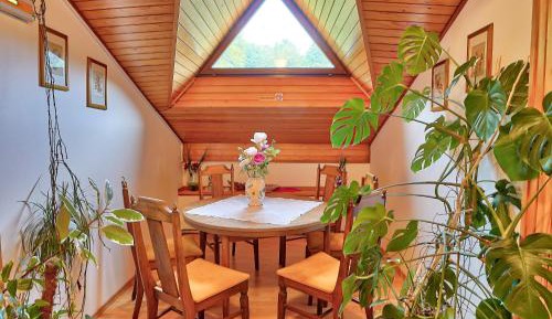 Basic Triple Room with Shared Bathroom