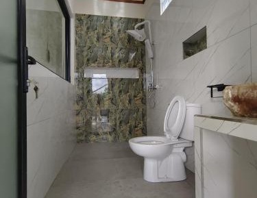 Deluxe Room (2 Adults + 1 Child)