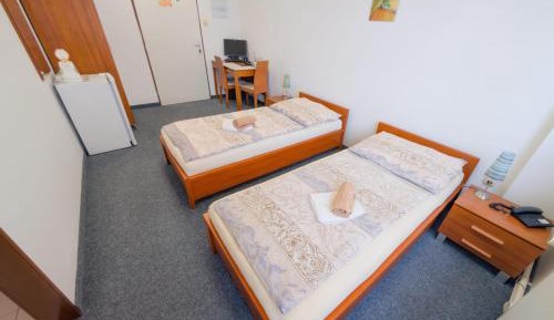 Twin Room with Private Bathroom