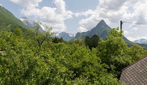 One-Bedroom Apartment with Balcony and Mountain View  