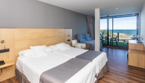 Family Room with Sea View and Terrace