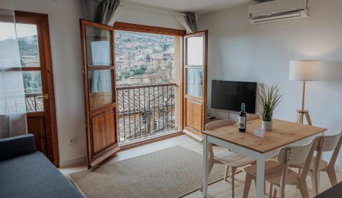 Apartment with Mountain View