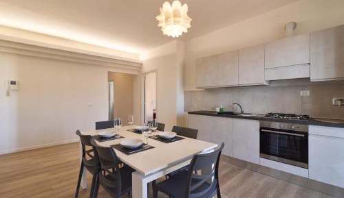 Two-Bedroom Deluxe Apartment with Balcony