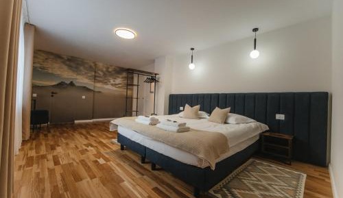 Deluxe Room (2 Adults + 1 Child)