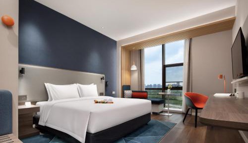 Standard King Room with River View