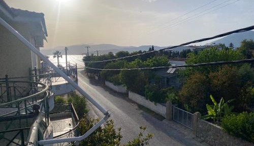 Deluxe Room (2 Adults + 1 Child)