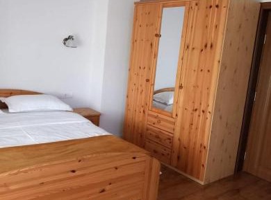 Classic One-Bedroom Apartment with King Bed