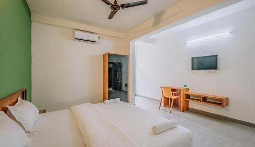 Deluxe Double Room (2 Adults + 1 Child)