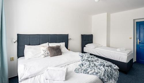 Triple Room with Shared Bathroom